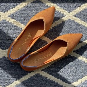 Rothys point in Fawn